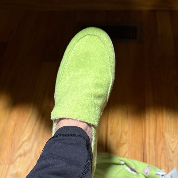 New! Vionic Beach slip-ons - Picture 5 of 6